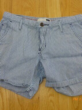 Levi's Women's Blue & White Striped Cotton Shorts W26 Casual Summer Relax Fit